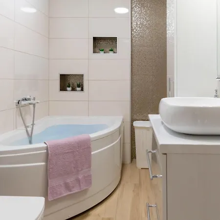 بيت للعطل Awesome In With Jacuzzi *