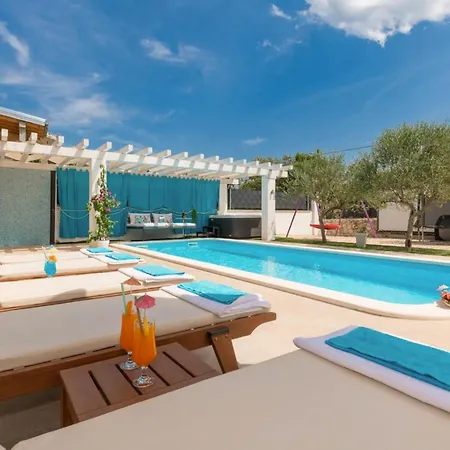 Awesome In With Jacuzzi * Kamenmost