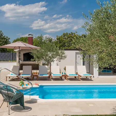Awesome In With Jacuzzi Kamenmost
